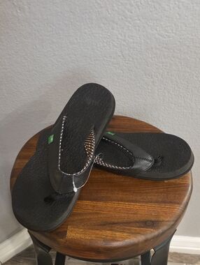 Sanuk Black Flip Flops